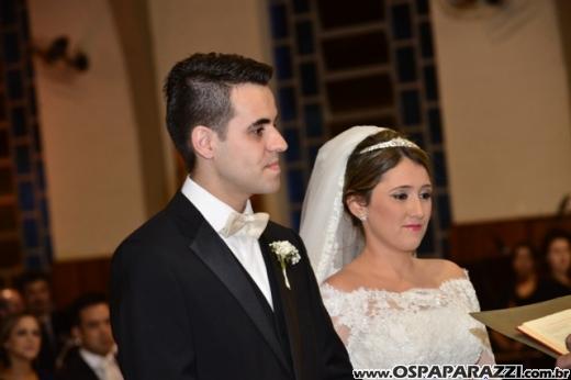 Taís Bento e Sérgio Angélico fazem casamento de novela em SJCampos