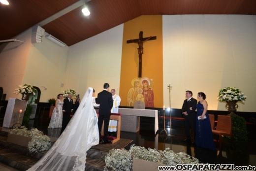 Taís Bento e Sérgio Angélico fazem casamento de novela em SJCampos