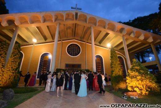 Taís Bento e Sérgio Angélico fazem casamento de novela em SJCampos