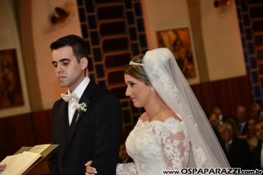 Taís Bento e Sérgio Angélico fazem casamento de novela em SJCampos