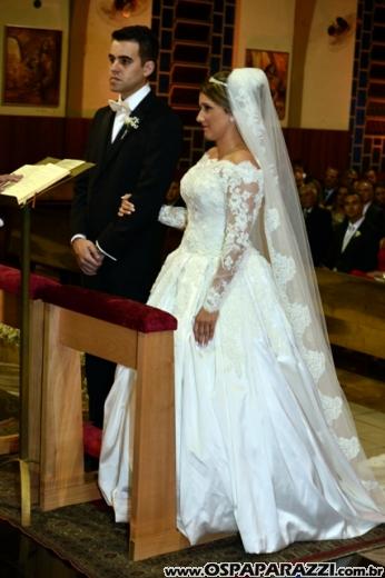 Taís Bento e Sérgio Angélico fazem casamento de novela em SJCampos
