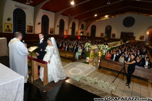 Taís Bento e Sérgio Angélico fazem casamento de novela em SJCampos