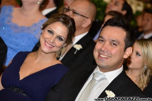 Taís Bento e Sérgio Angélico fazem casamento de novela em SJCampos