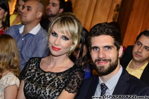 Taís Bento e Sérgio Angélico fazem casamento de novela em SJCampos