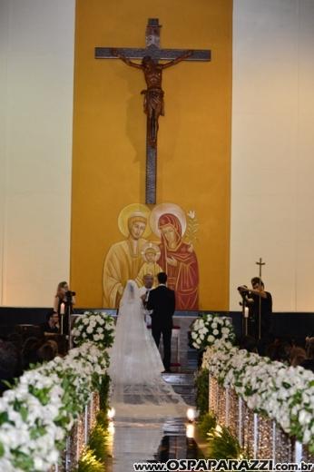 Taís Bento e Sérgio Angélico fazem casamento de novela em SJCampos