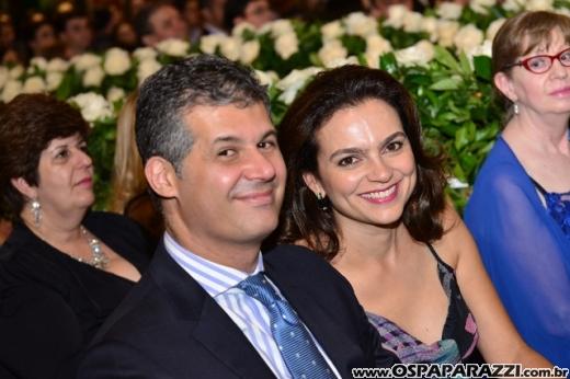 Taís Bento e Sérgio Angélico fazem casamento de novela em SJCampos