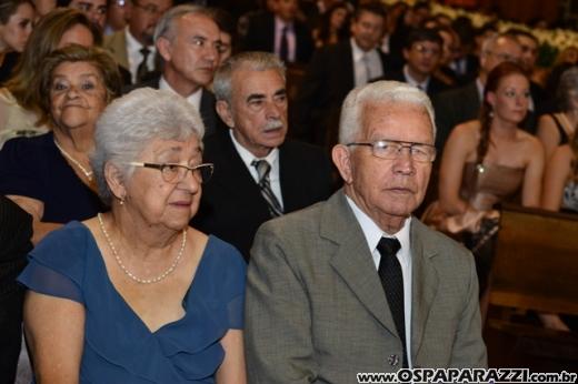 Taís Bento e Sérgio Angélico fazem casamento de novela em SJCampos