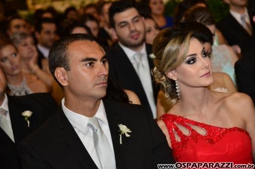Taís Bento e Sérgio Angélico fazem casamento de novela em SJCampos