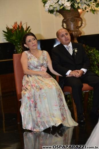 Taís Bento e Sérgio Angélico fazem casamento de novela em SJCampos