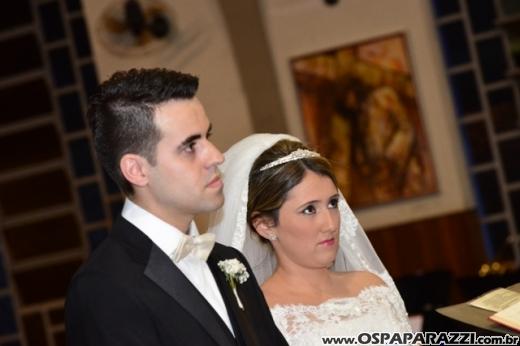 Taís Bento e Sérgio Angélico fazem casamento de novela em SJCampos