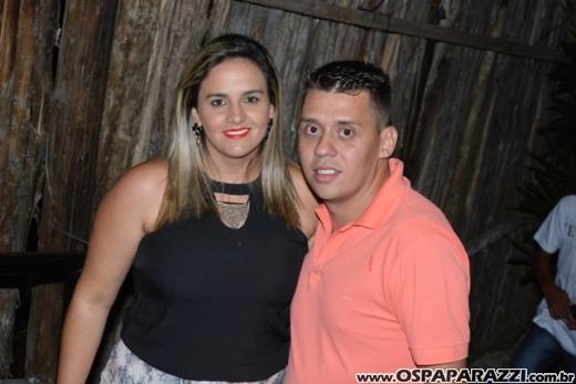 Fã beija Lucas Lucco no camarim da Estância Nativa Sertaneja