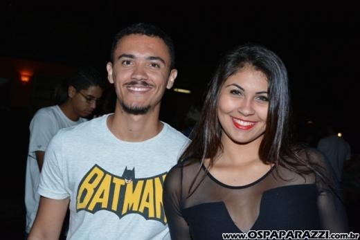 Fã beija Lucas Lucco no camarim da Estância Nativa Sertaneja