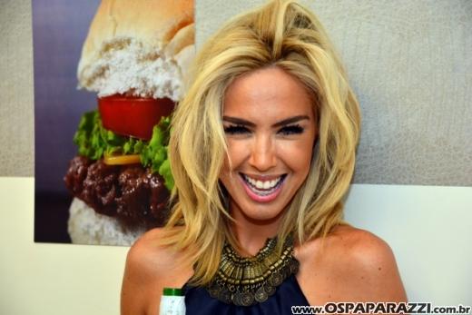 Ana Aragão e Miguel Chiarastello apresentam Migas Hamburgueria