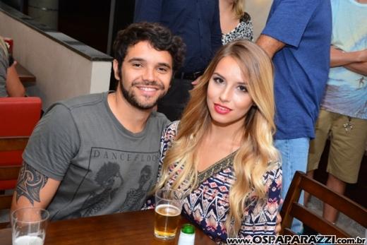 Ana Aragão e Miguel Chiarastello apresentam Migas Hamburgueria