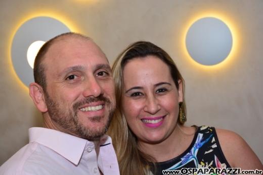 Ana Aragão e Miguel Chiarastello apresentam Migas Hamburgueria