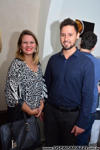 Ana Aragão e Miguel Chiarastello apresentam Migas Hamburgueria