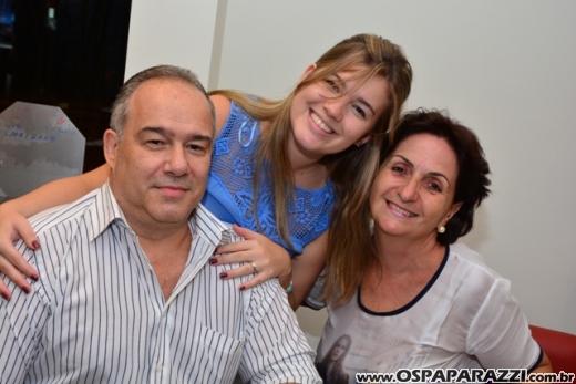 Ana Aragão e Miguel Chiarastello apresentam Migas Hamburgueria