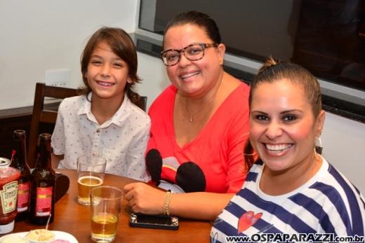 Ana Aragão e Miguel Chiarastello apresentam Migas Hamburgueria