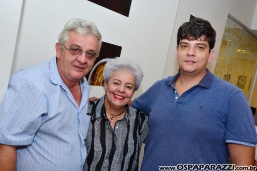 Ana Aragão e Miguel Chiarastello apresentam Migas Hamburgueria