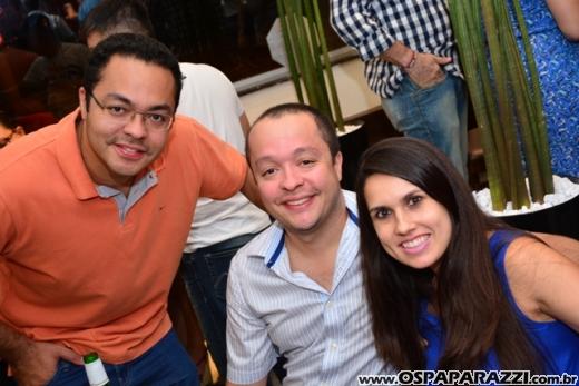 Ana Aragão e Miguel Chiarastello apresentam Migas Hamburgueria