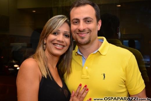 Ana Aragão e Miguel Chiarastello apresentam Migas Hamburgueria
