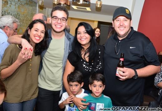 Ana Aragão e Miguel Chiarastello apresentam Migas Hamburgueria