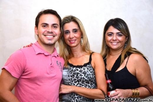 Ana Aragão e Miguel Chiarastello apresentam Migas Hamburgueria