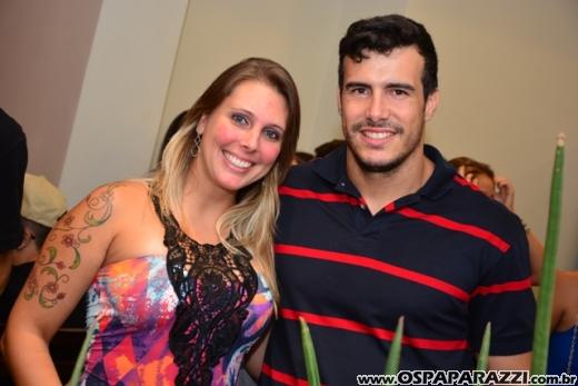 Ana Aragão e Miguel Chiarastello apresentam Migas Hamburgueria