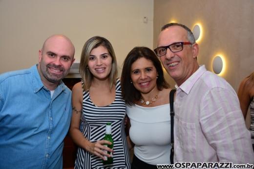 Ana Aragão e Miguel Chiarastello apresentam Migas Hamburgueria