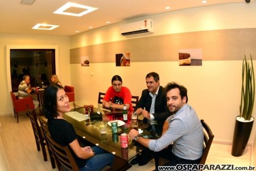 Ana Aragão e Miguel Chiarastello apresentam Migas Hamburgueria