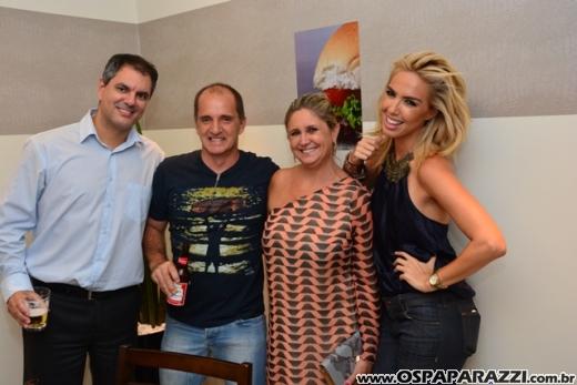 Ana Aragão e Miguel Chiarastello apresentam Migas Hamburgueria