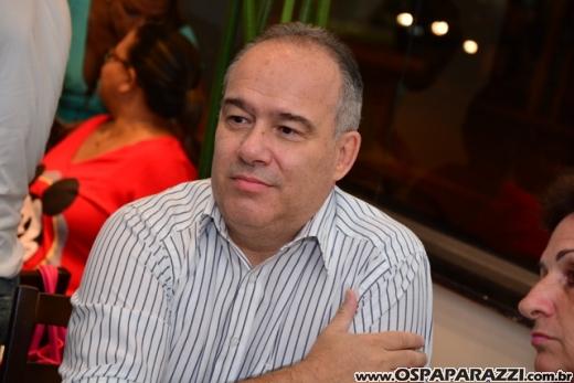 Ana Aragão e Miguel Chiarastello apresentam Migas Hamburgueria