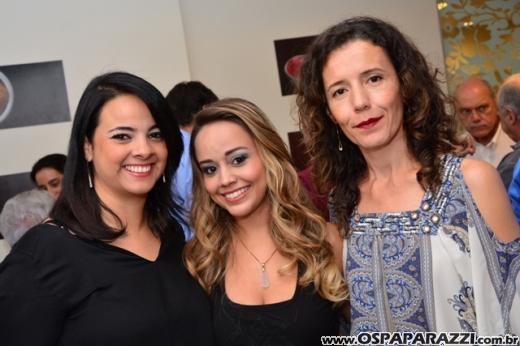 Ana Aragão e Miguel Chiarastello apresentam Migas Hamburgueria