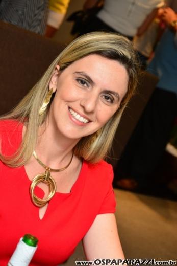 Ana Aragão e Miguel Chiarastello apresentam Migas Hamburgueria