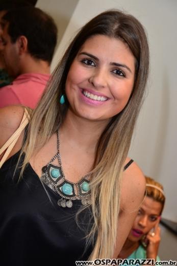 Ana Aragão e Miguel Chiarastello apresentam Migas Hamburgueria