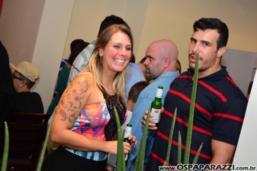 Ana Aragão e Miguel Chiarastello apresentam Migas Hamburgueria
