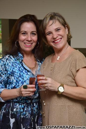 Silvia Máximo comemora seus 55 anos entre amigas
