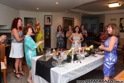 Silvia Máximo comemora seus 55 anos entre amigas