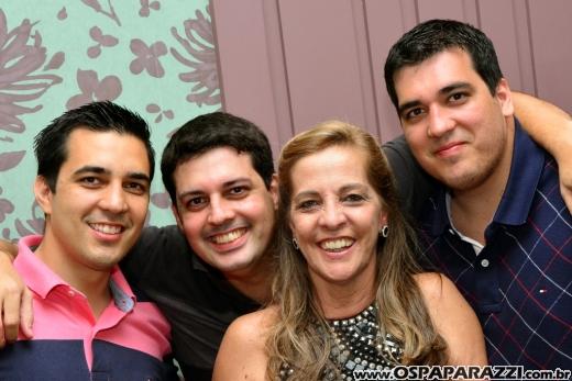 Nazira Madureira comemora aniversário no Restaurante 14 Bis