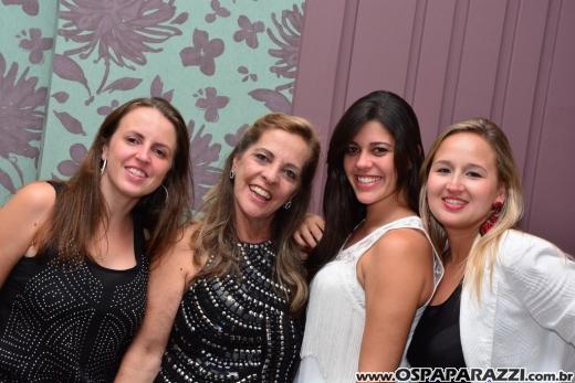 Nazira Madureira comemora aniversário no Restaurante 14 Bis