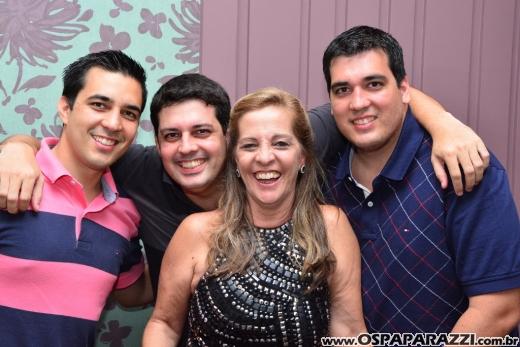 Nazira Madureira comemora aniversário no Restaurante 14 Bis
