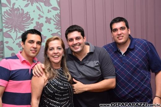 Nazira Madureira comemora aniversário no Restaurante 14 Bis