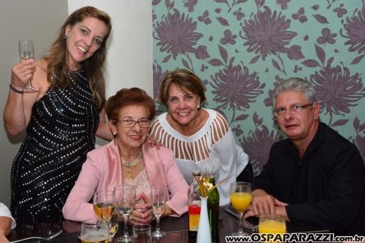 Nazira Madureira comemora aniversário no Restaurante 14 Bis