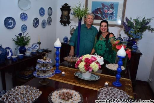 Vera e Delvio Buffulin comemoram aniversário entre amigos no fim de semana