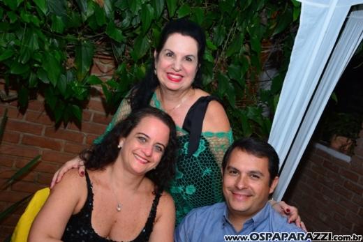Vera e Delvio Buffulin comemoram aniversário entre amigos no fim de semana