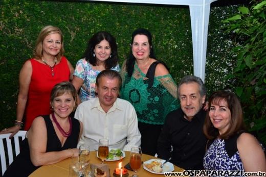 Vera e Delvio Buffulin comemoram aniversário entre amigos no fim de semana
