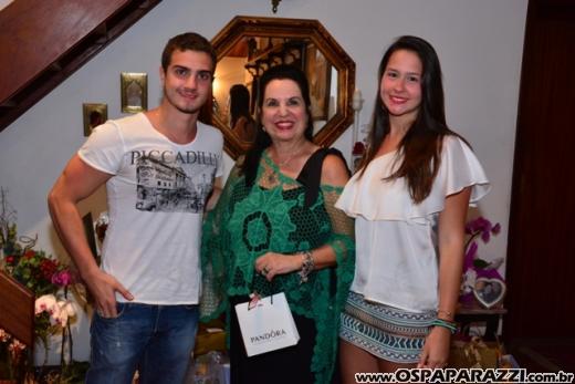 Vera e Delvio Buffulin comemoram aniversário entre amigos no fim de semana