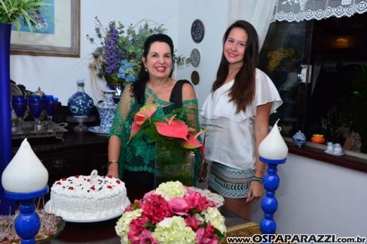 Vera e Delvio Buffulin comemoram aniversário entre amigos no fim de semana