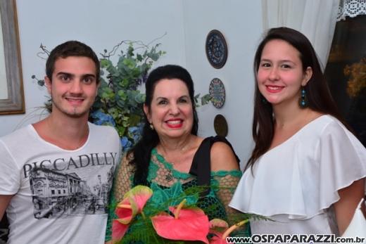 Vera e Delvio Buffulin comemoram aniversário entre amigos no fim de semana
