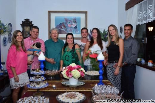 Vera e Delvio Buffulin comemoram aniversário entre amigos no fim de semana